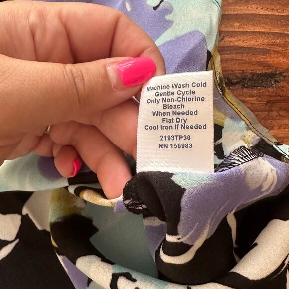 Evereve Women's Allison Joy Floral Light Blue Off the Shoulder Blouse Size Small - Picture 8 of 9